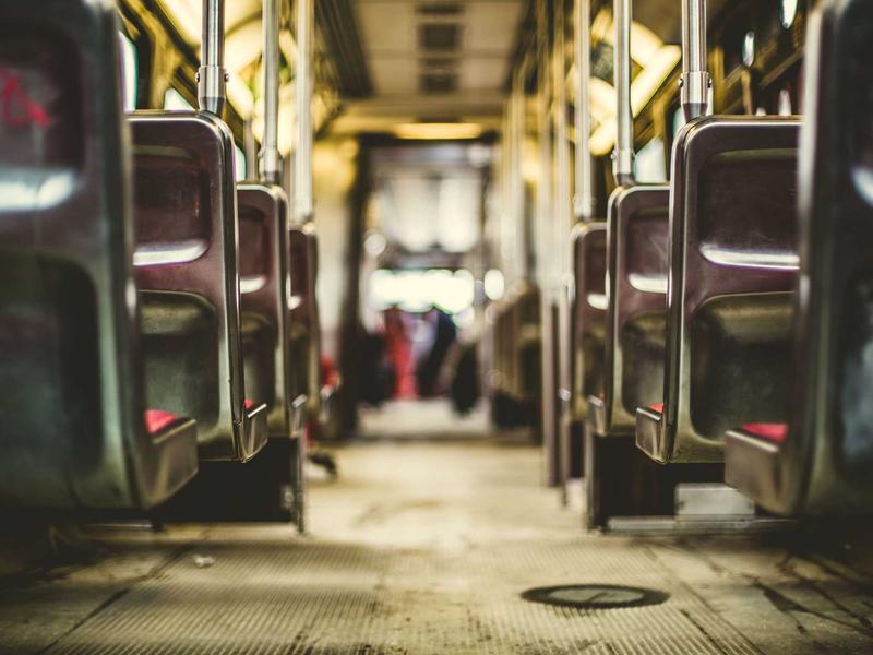 Veicolo autonomo con sensori LiDAR in ambiente urbano